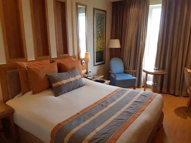 Deluxe Room, 2 Twin Beds, City View