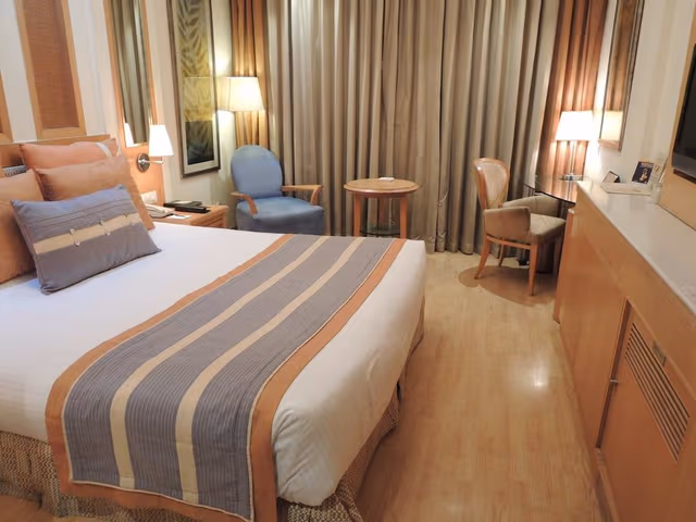 Deluxe Room, 2 Twin Beds, City View