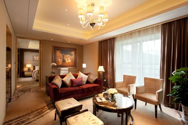 KING DELUXE SUITE