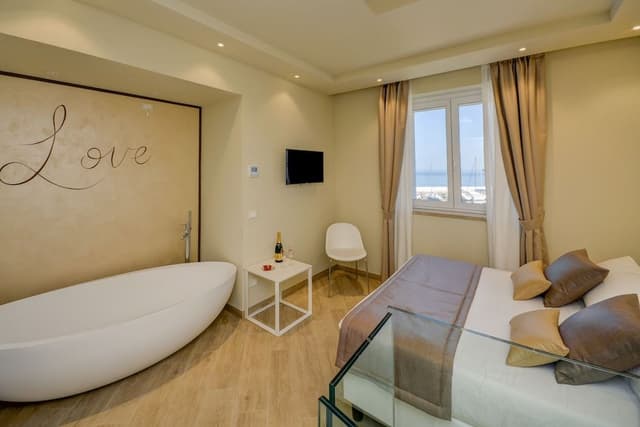 Romantic Duplex, 1 Bedroom, Bathtub, Lake View