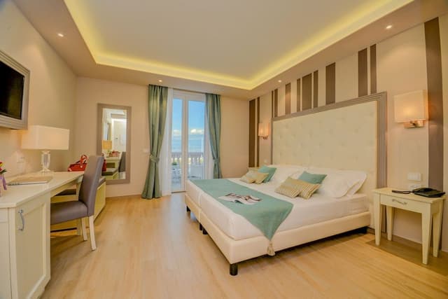Deluxe Double Room, Balcony, Lake View