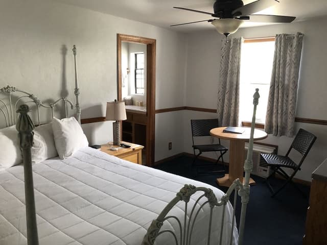 Room (The Retreat)