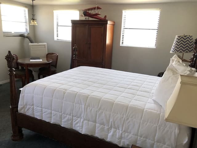Room (The Loft)