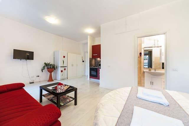 Studio, Balcony