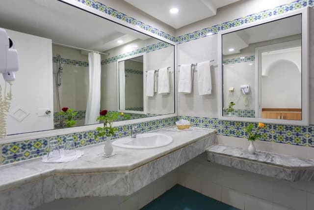 Habitación Triple ( 2 adult + 1 child )