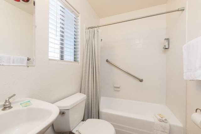 Room 1 - Queen & Double Room