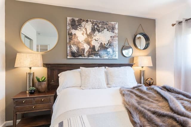 Room 11 - King One Bedroom Suite