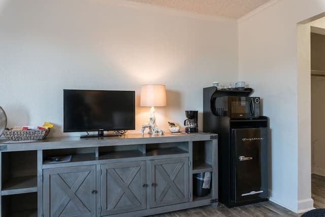 Room 1 - Queen & Double Room