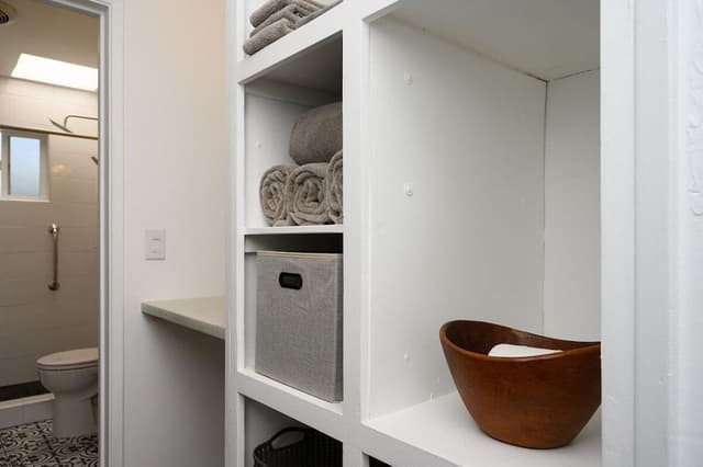 Room 11 - King One Bedroom Suite