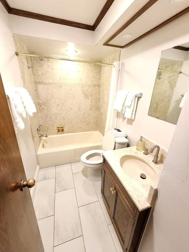 Deluxe Suite, City View