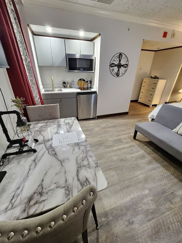 Deluxe Suite, City View