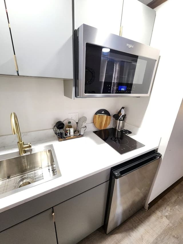 Deluxe Suite, City View