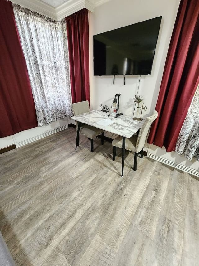 Deluxe Suite, City View