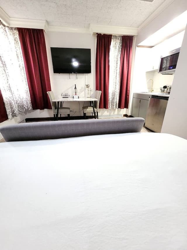 Deluxe Suite, City View