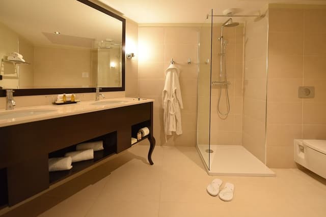 Suite, Sea View