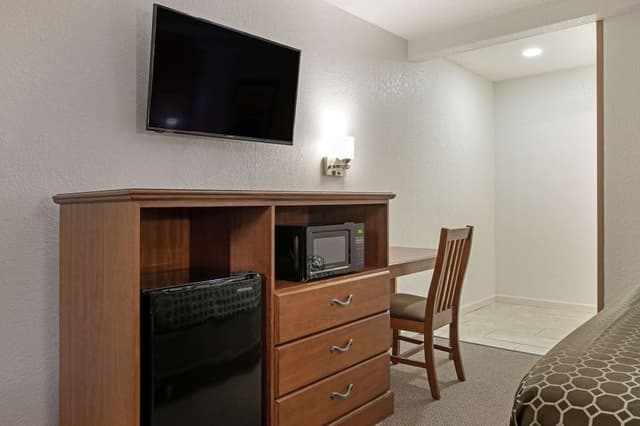 Standard Room, 1 King Bed, Smoking