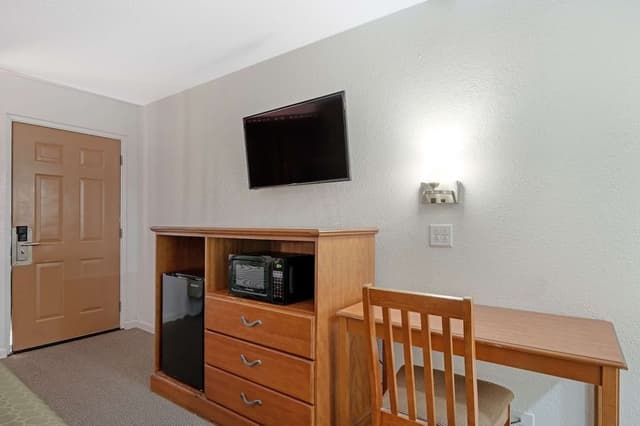 Standard Room, 1 King Bed, Smoking