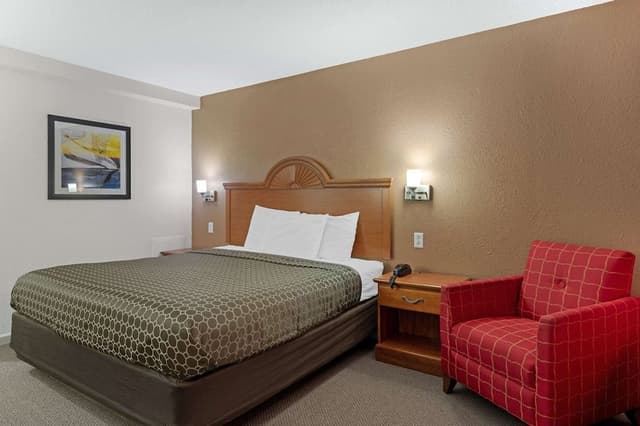 Standard Room, 1 King Bed, Smoking