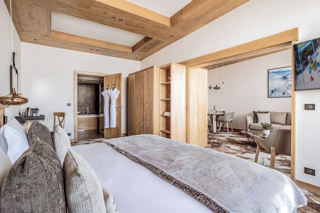 Suite (Annapurna)