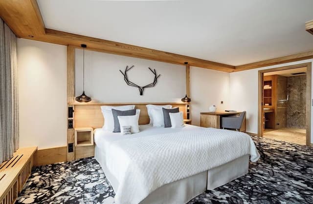 Suite (Annapurna)