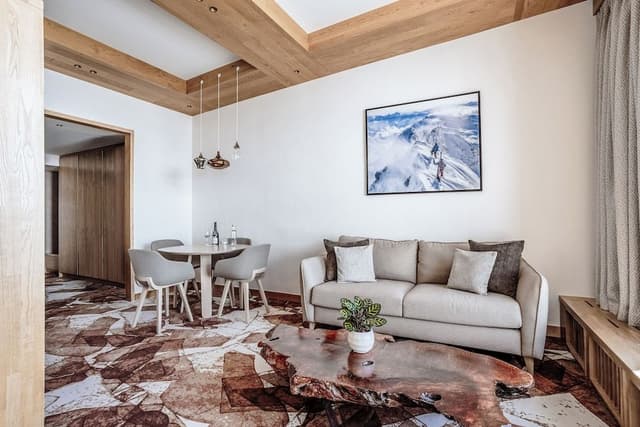 Suite (Annapurna)