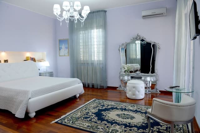 Deluxe Suite, 1 King Bed, Ensuite, Pool View