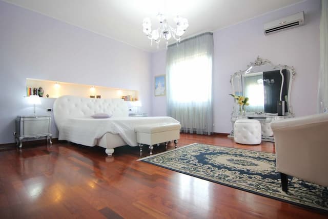 Deluxe Suite, 1 King Bed, Ensuite, Pool View