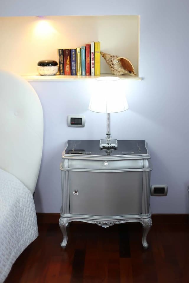 Deluxe Suite, 1 King Bed, Ensuite, Pool View