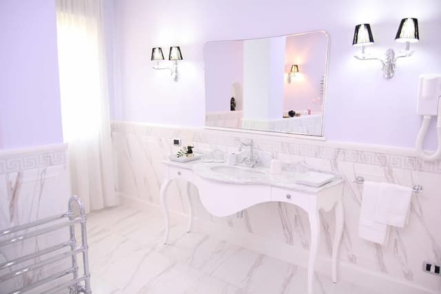 Luxury Suite, 1 King Bed, Bathtub, Park View