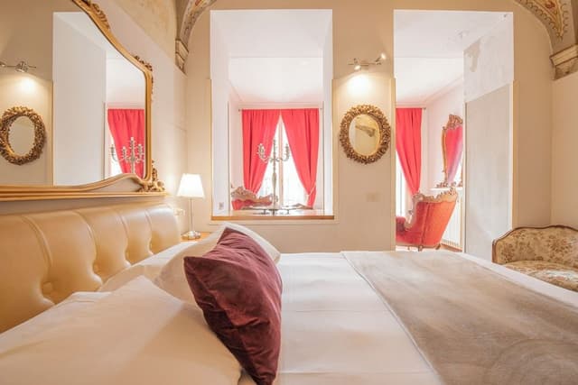 Deluxe Suite, City View