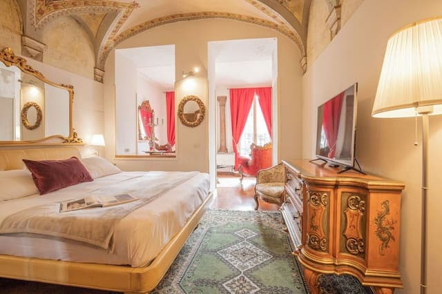 Deluxe Suite, City View