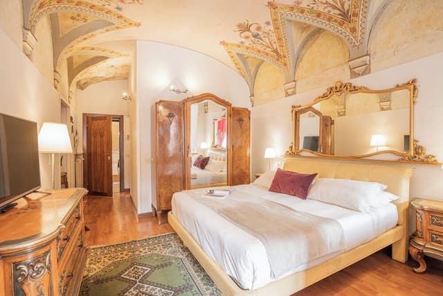 Deluxe Suite, City View
