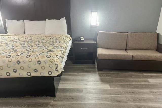 King Bed Non-Smoking