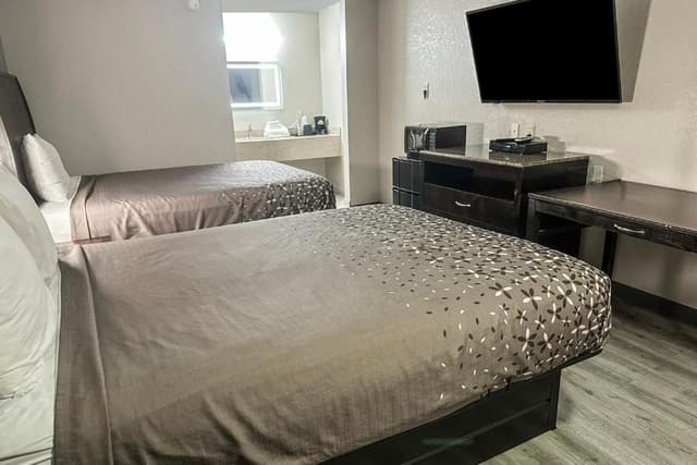 2 Queen Beds Non-Smoking