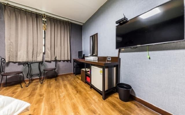 Economy Double Room, 1 Queen Bed