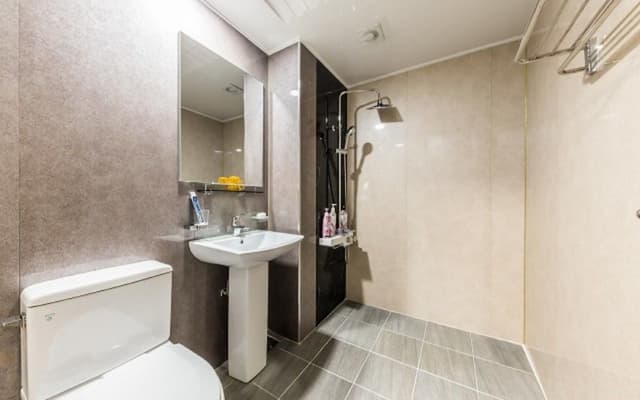 Economy Twin Room, 2 Double Beds