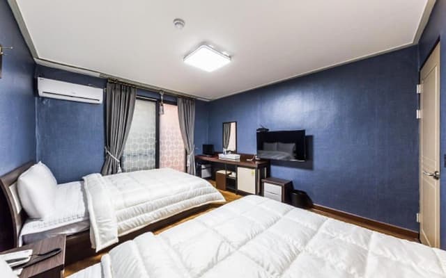 Economy Twin Room, 2 Double Beds