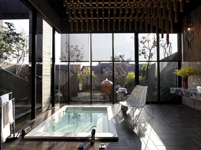 Water Dance Suite in 18:00