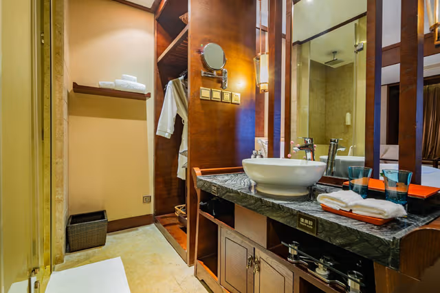 Yitel Deluxe Queen Room