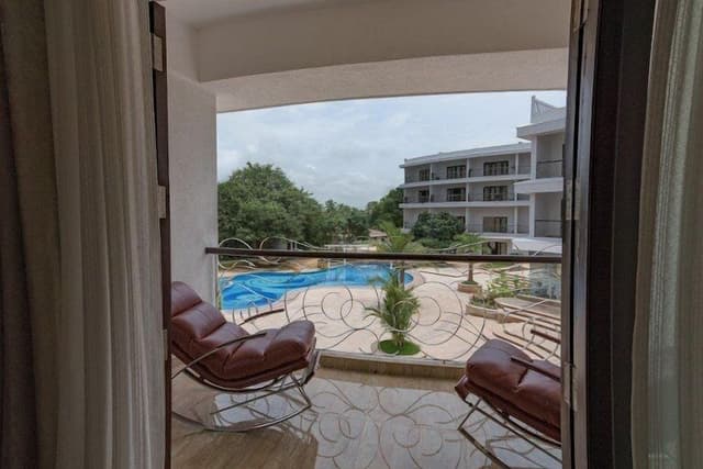 Premium Room, 1 King Bed, Bathtub, Pool View