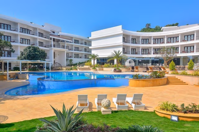 Royal Suite, 1 King Bed, Bathtub, Pool View