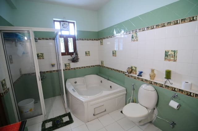 Royal Room, Jetted Tub