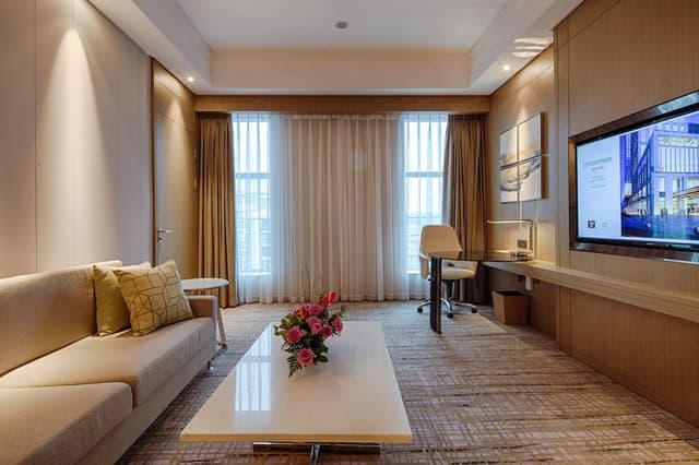 Suite, 1 King Bed, City View