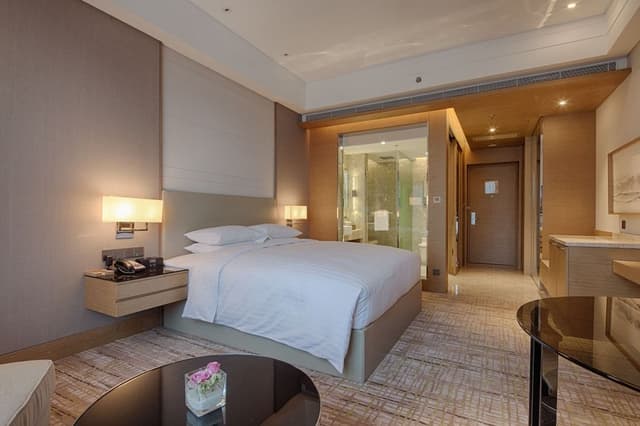 Premier Room, 1 King Bed, City View