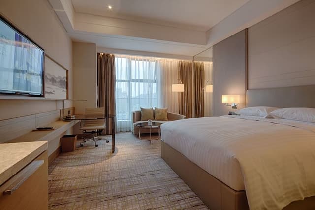 Premier Room, 1 King Bed, City View