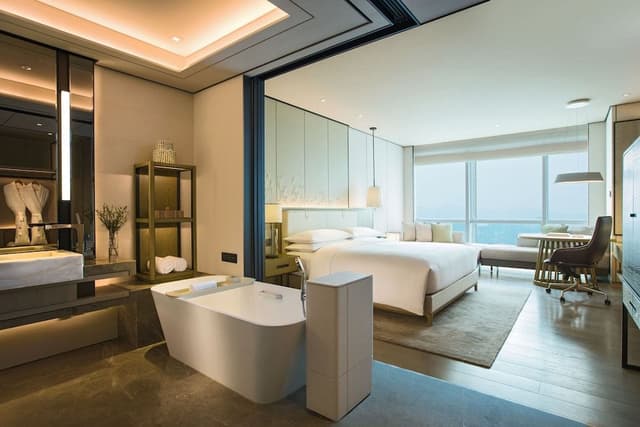 Executive Room, 1 King Bed, City View