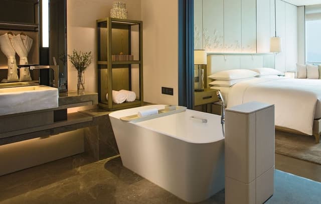 Executive Room, 1 King Bed, City View