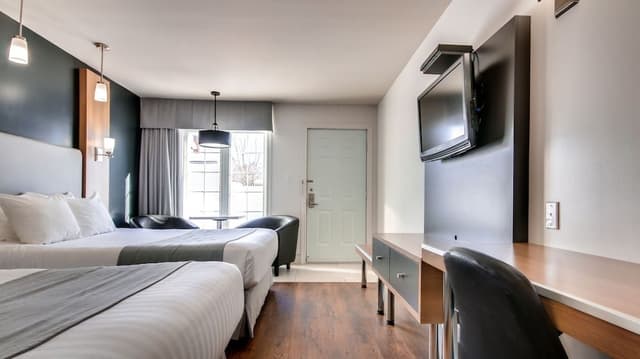 Deluxe Room, 2 Queen Beds, Ground Floor