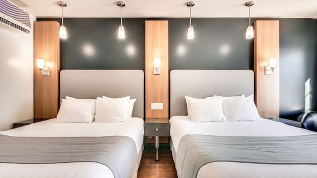 Deluxe Room, 2 Queen Beds, Ground Floor