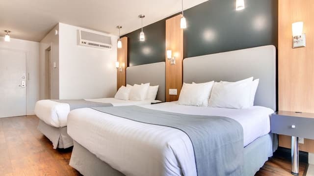 Deluxe Room, 2 Queen Beds, Ground Floor